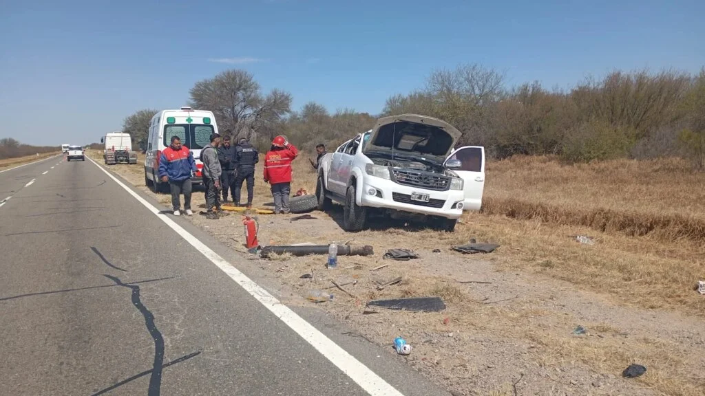 Accidente en Ruta Nacional N° 38: tres personas heridas tras vuelco de camioneta