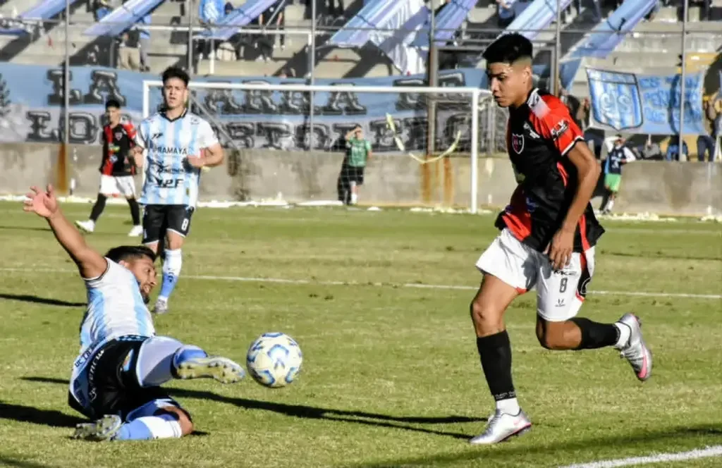 Andino se consagra en el clásico riojano con un claro 2 a 0 sobre Tesorieri