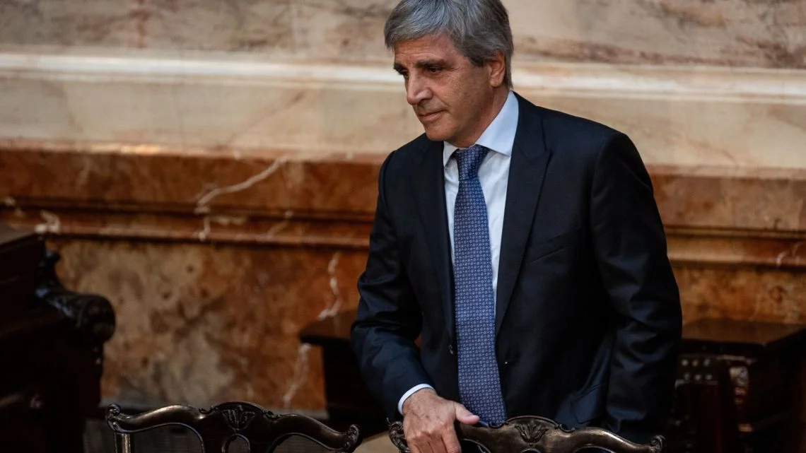 Argentina descarta emisión de deuda internacional, busca alternativas financieras