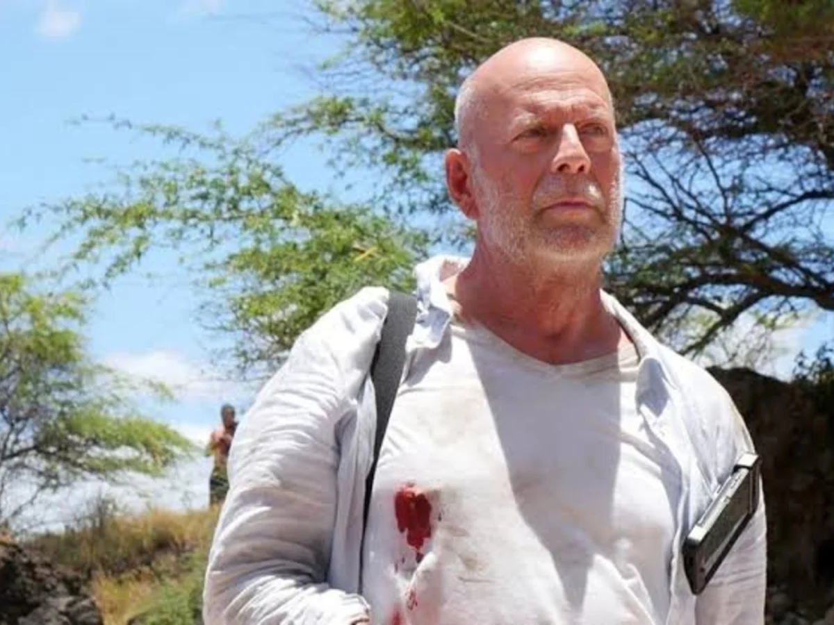 Bruce Willis y John Travolta se unen en un proyecto inesperado que sorprende a los fanáticos.