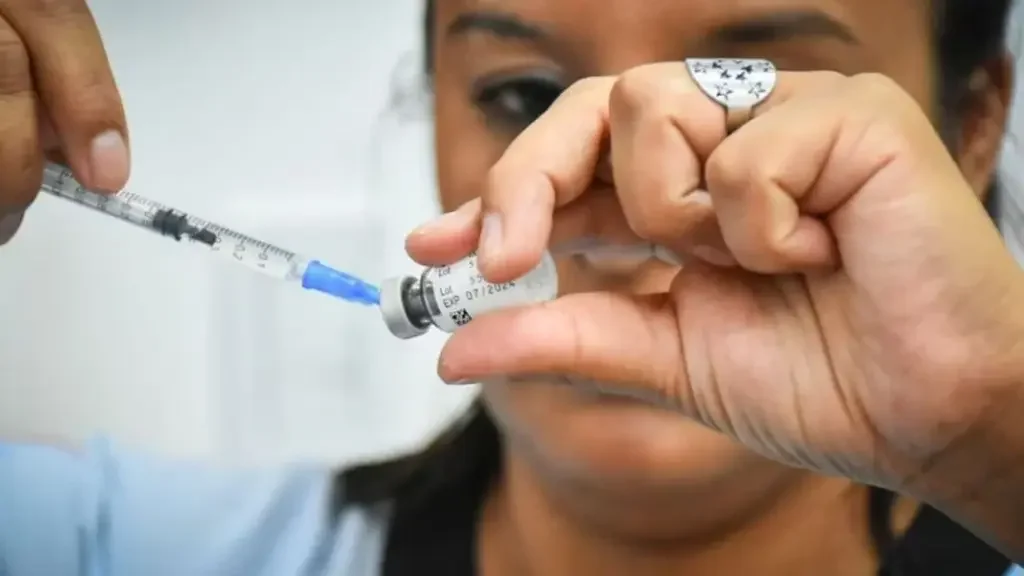 Casi mil vecinos inmunizados contra el dengue en la Capital riojana