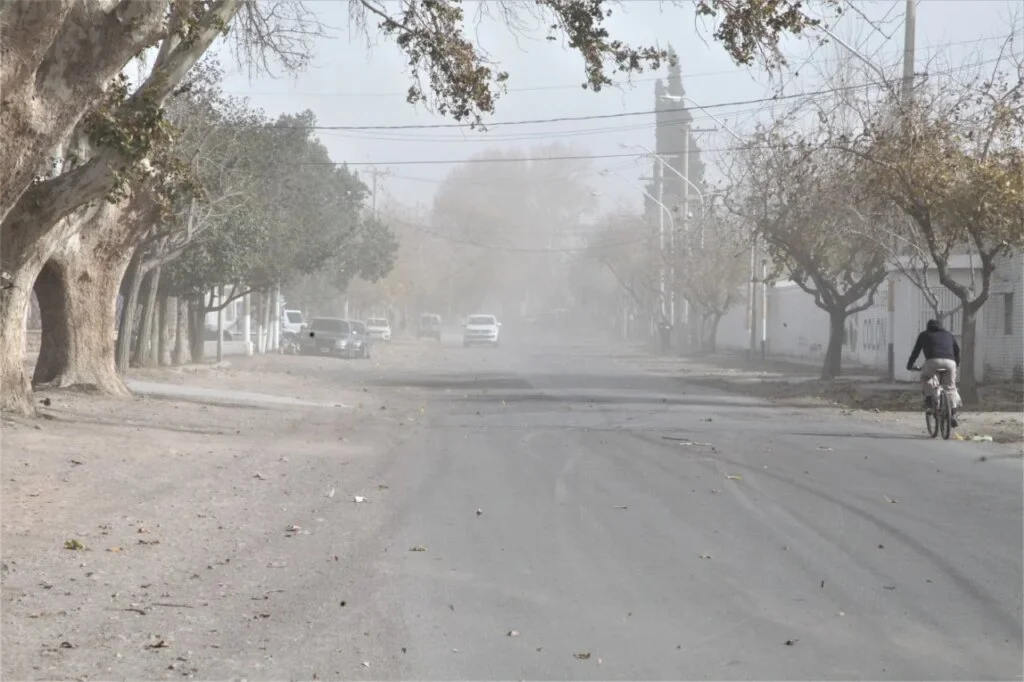 Condiciones adversas: niebla y vientos zonda afectan la visibilidad en La Rioja