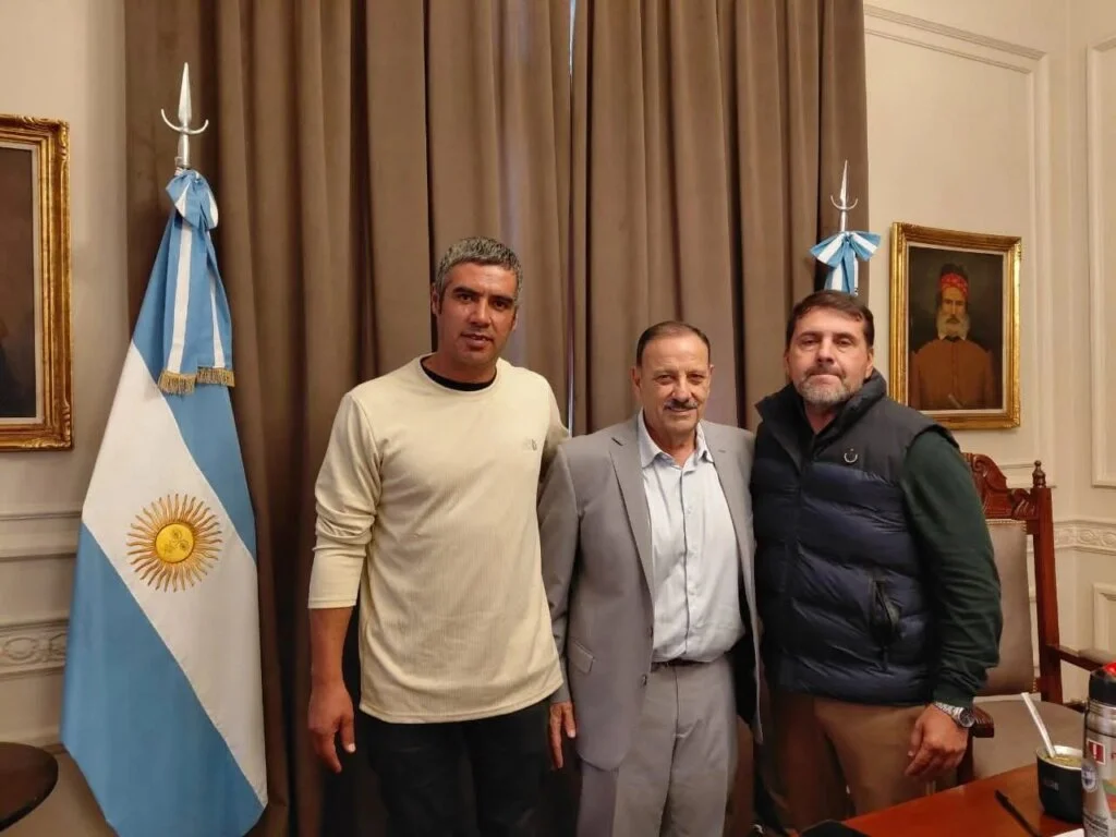 Crisis económica en La Rioja: el gobernador dialoga con líderes del fútbol local