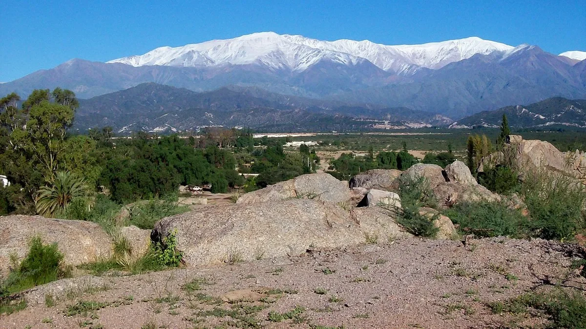Descubrí un pueblo low cost en Argentina: encanto y vinos en la Ruta del Vino