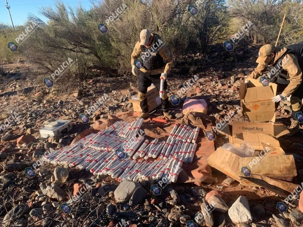 Detonación controlada en Ruta Nacional N° 40 garantiza seguridad tras hallazgo de explosivos