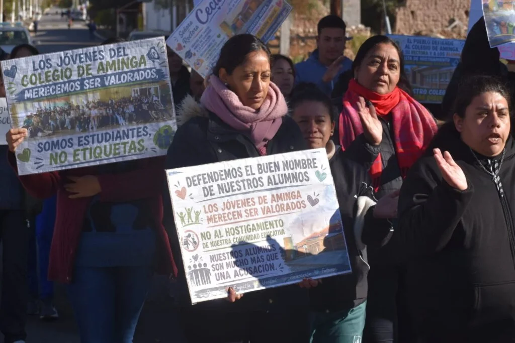 Estudiantes de Aminga se organizan ante el hostigamiento mediático sufrido