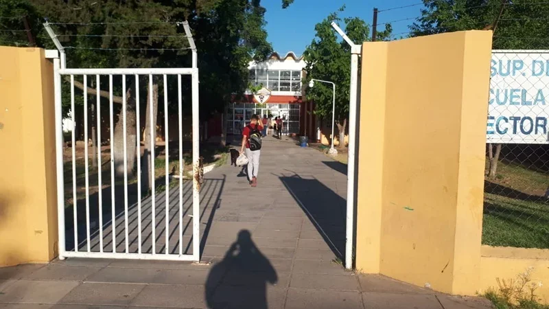 Estudiantes de Comercio N° 2 alzan la voz contra la violencia escolar en La Rioja