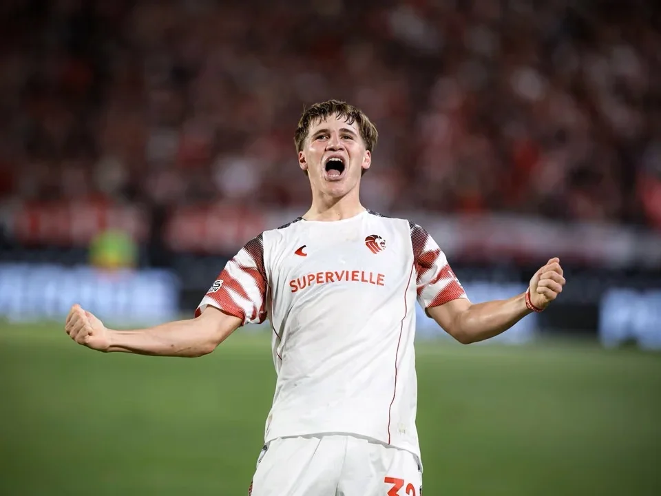 Estudiantes de La Plata se prepara para un crucial partido en la Libertadores hoy