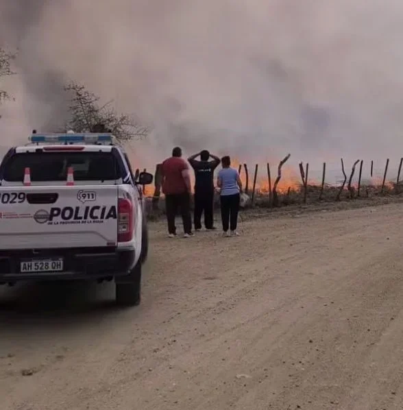 Incendio en Chamical provoca evacuaciones y temor entre los habitantes del área