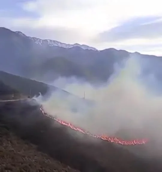 Incendio en Sañogasta: la comunidad se une para combatir las llamas y proteger el entorno