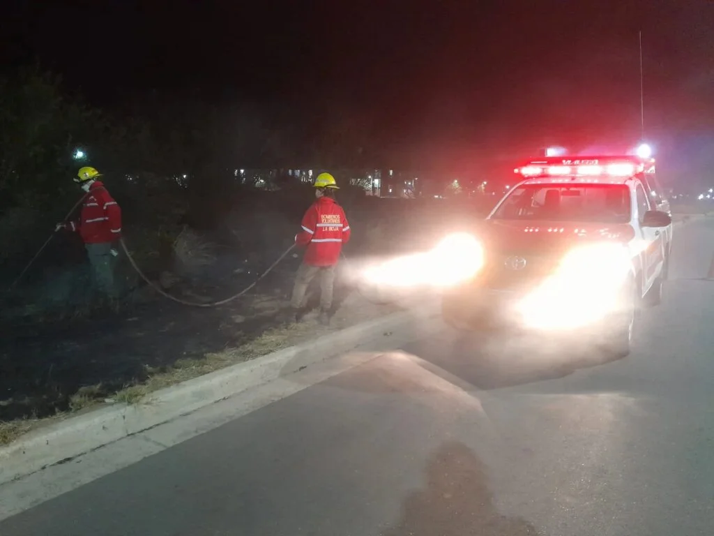 Incendios forestales en La Rioja: bomberos trabajan intensamente en el Norte y Oeste