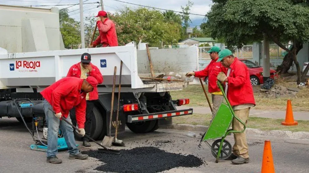 Intensas obras de bacheo en La Capital mejorarán la transitabilidad tras las lluvias