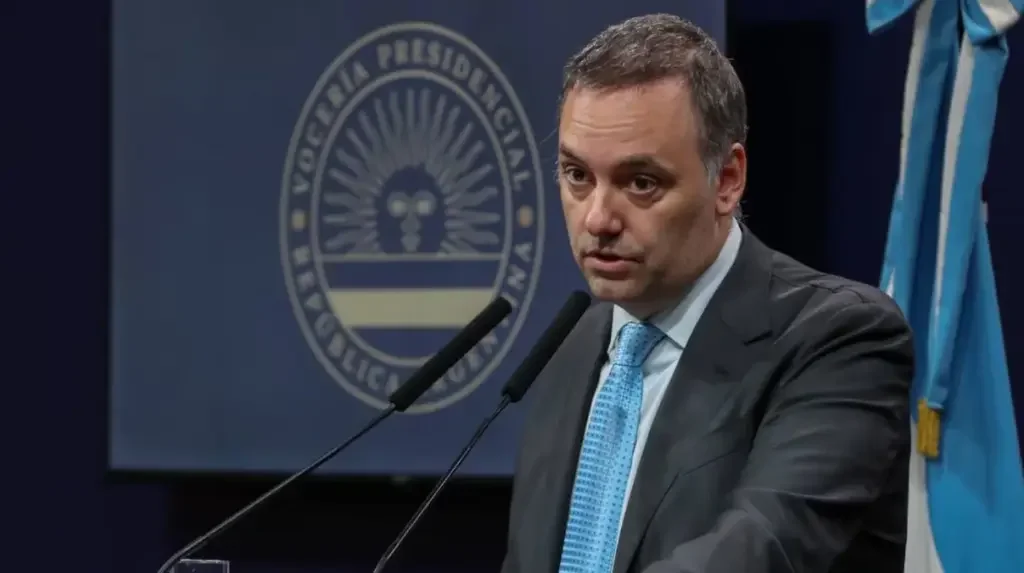 Investigan al jefe de Gabinete por enriquecimiento ilícito: implicancias para el Gobierno