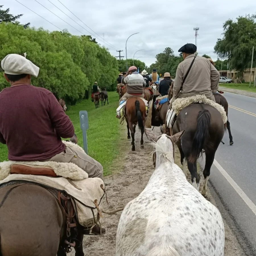 Jinetes nocturnos deberán usar chalecos refractivos por seguridad en la vía pública