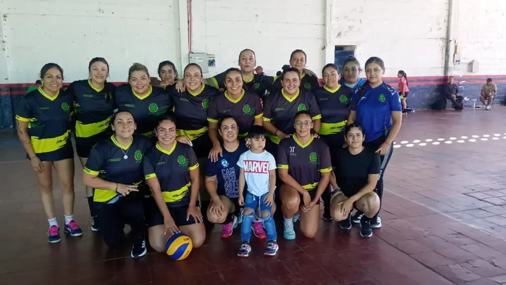 La final de vóley femenino enfrenta a Infantería y Jefatura en un duelo emocionante
