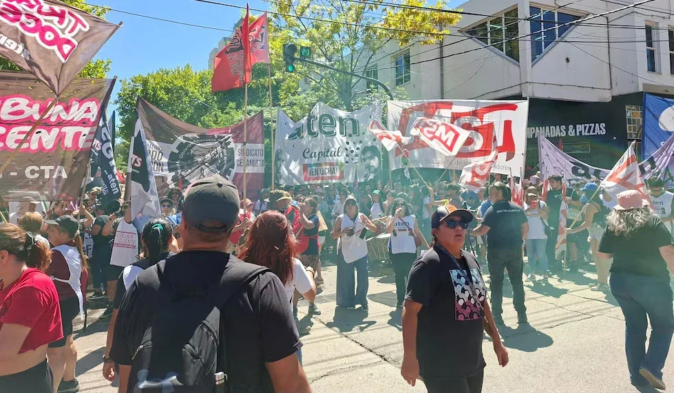 Masivas movilizaciones en La Rioja por el paro nacional contra la reforma laboral