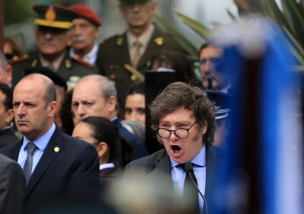 Milei rinde homenaje a los veteranos en Plaza San Martín este jueves 2 de abril