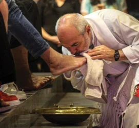 Misa de la Cena del Señor en San Nicolás de Bari: un mensaje de unidad y esperanza