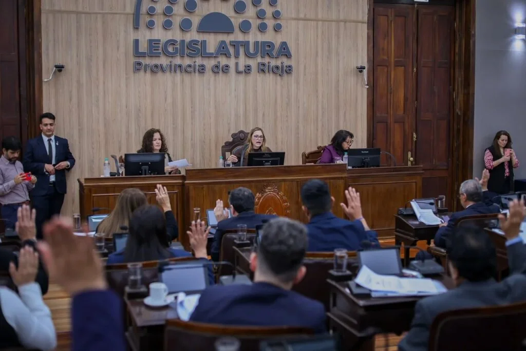 Nueva ley busca proteger a los riojanos del sobreendeudamiento financiero
