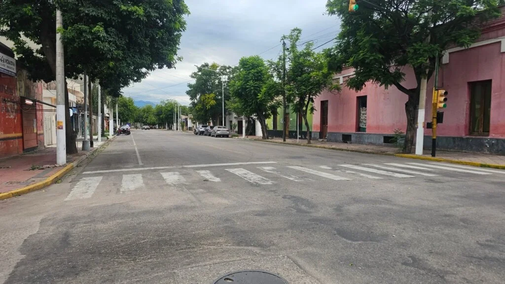 Paro general afecta servicios en La Rioja: gremios bancarios y municipales se suman a la protesta