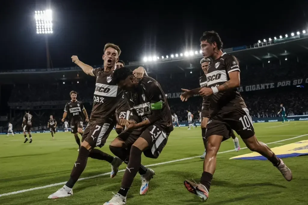 Platense se afianza en la cima del Torneo Apertura tras vencer a Talleres 2-1