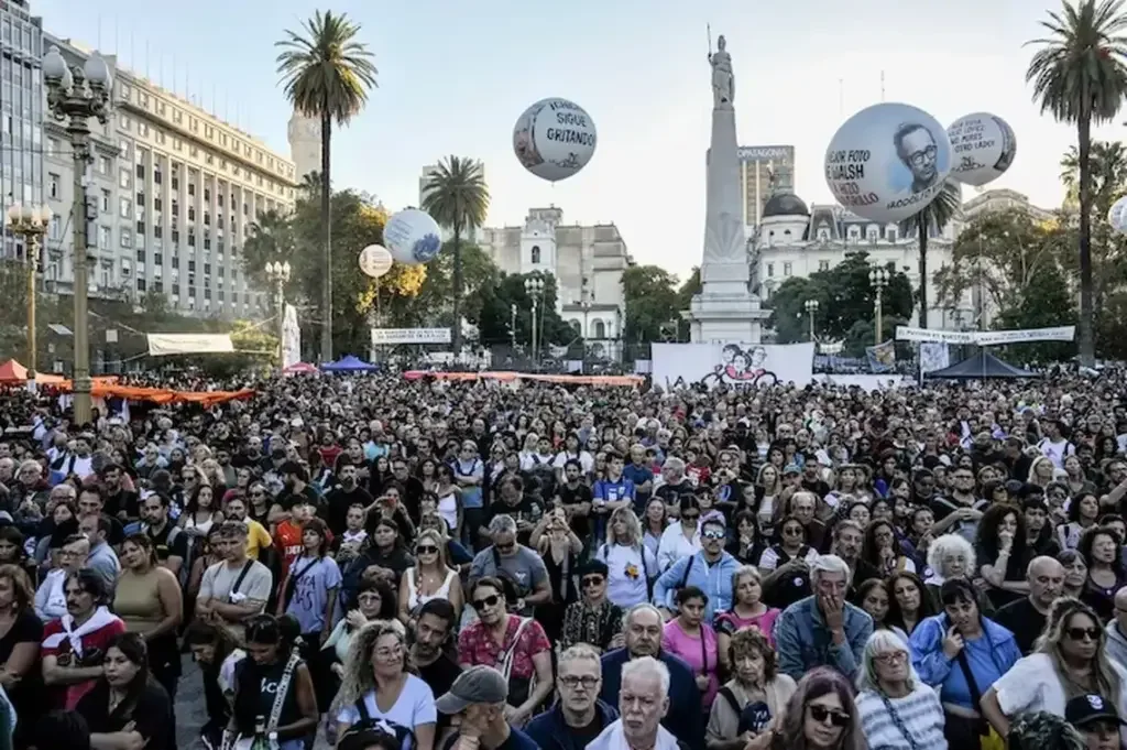 Plaza de Mayo se llena de voces en el Día de la Memoria: un llamado a la justicia