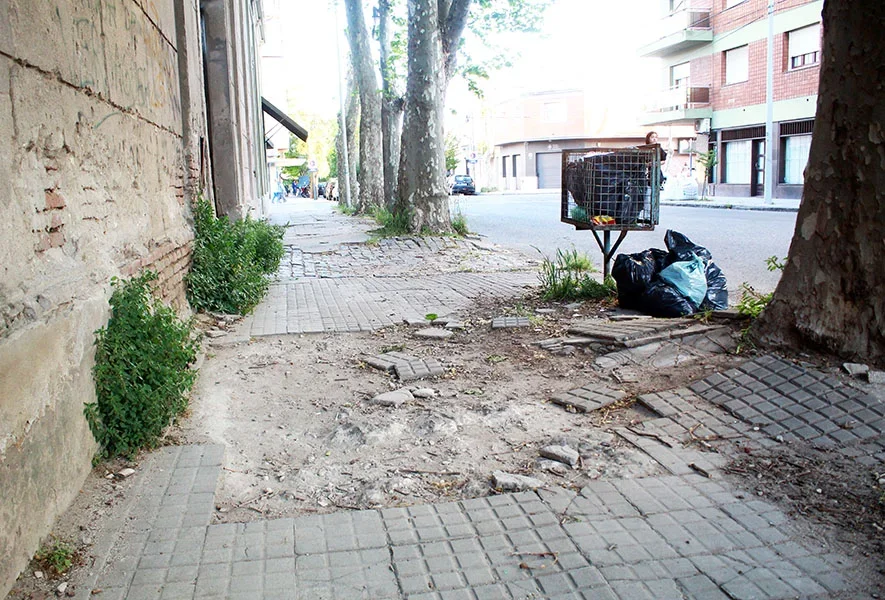 Propietarios del centro deberán reparar veredas deterioradas tras advertencia municipal