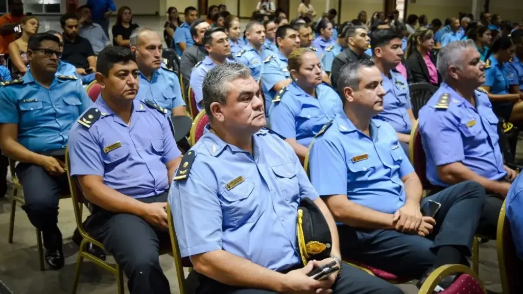 Retirados de la Policía en La Rioja recibirán aumento salarial del 12% retroactivo a julio