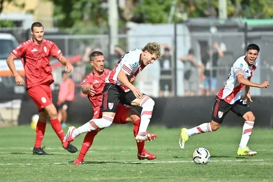 River Plate arranca el Apertura con triunfo ajustado ante Barracas Central