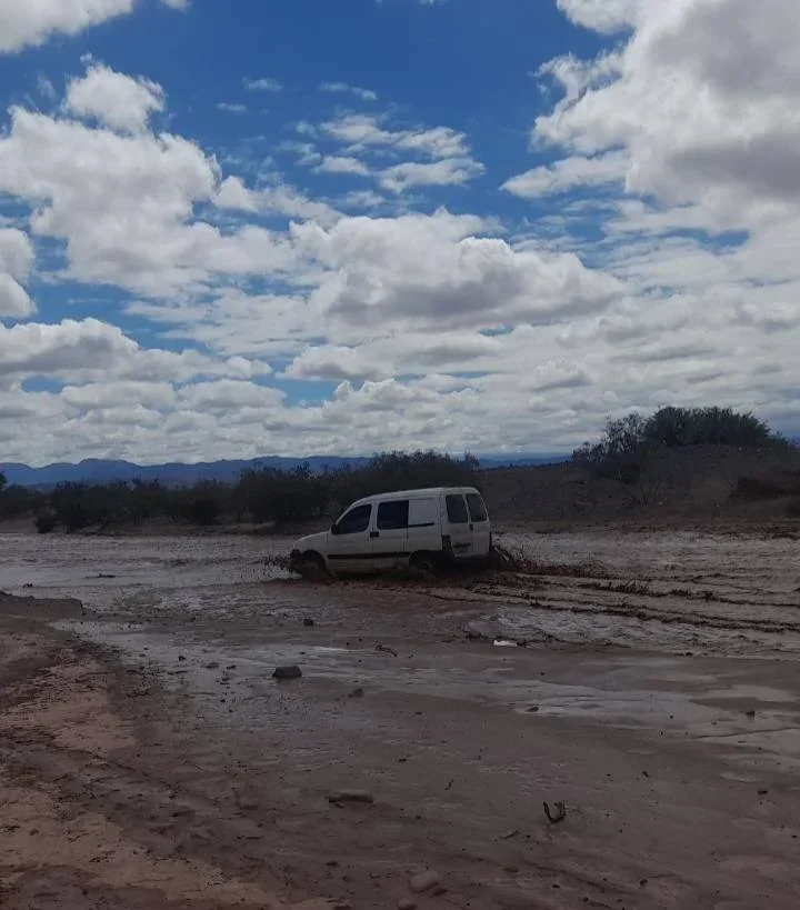 Ruta 40 restringida en Guandacol: vecinos afectados por crecidas de ríos