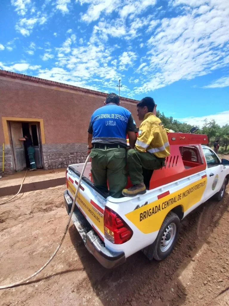 Servicios reanudados en Villa Mazán tras desborde del río La Punta: operativos en marcha