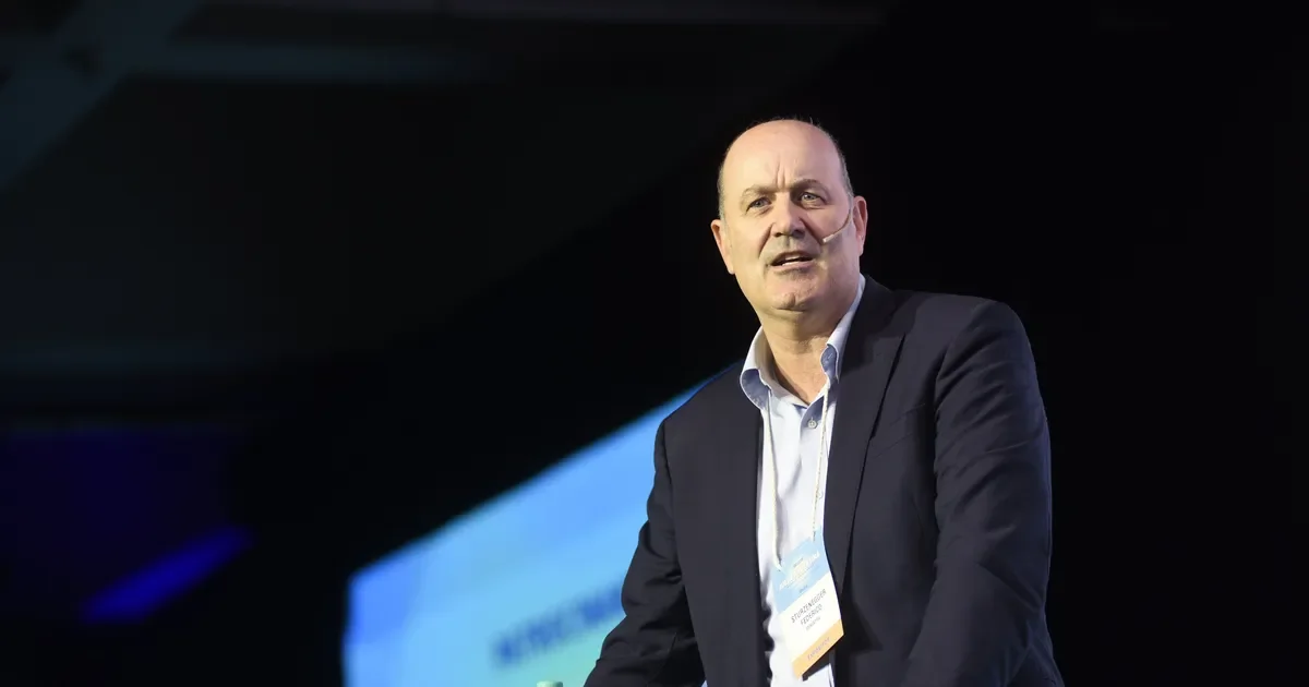 Sturzenegger defiende la apertura económica y minimiza su impacto en el empleo