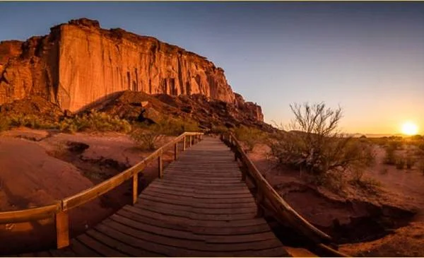 Talampaya: el parque nacional que asombra con sus imponentes paredes verticales