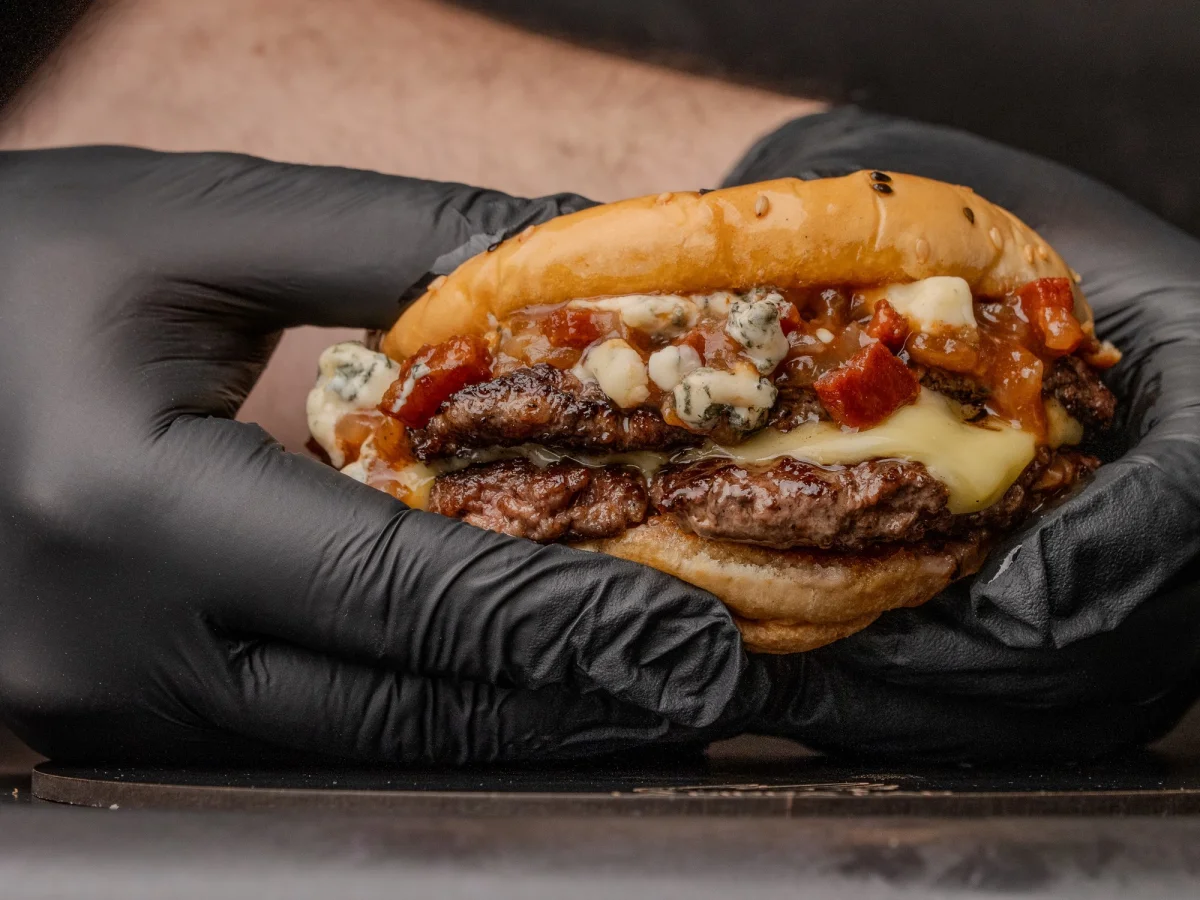 Una hamburguesería argentina brilla en Dubai con receta exclusiva y busca su "tercera estrella