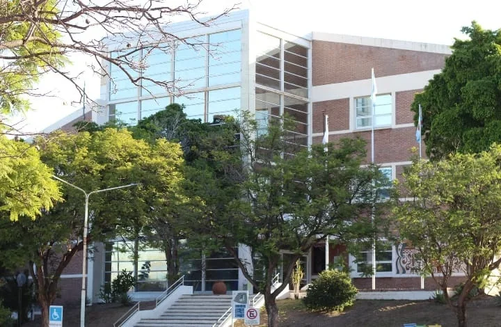 Universidades de La Rioja adhieren al paro nacional: impacto en clases y actividades