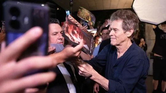 Willem Dafoe presenta "The Souffleur": una travesía de resistencia y ritmo argentino en Buenos Aires