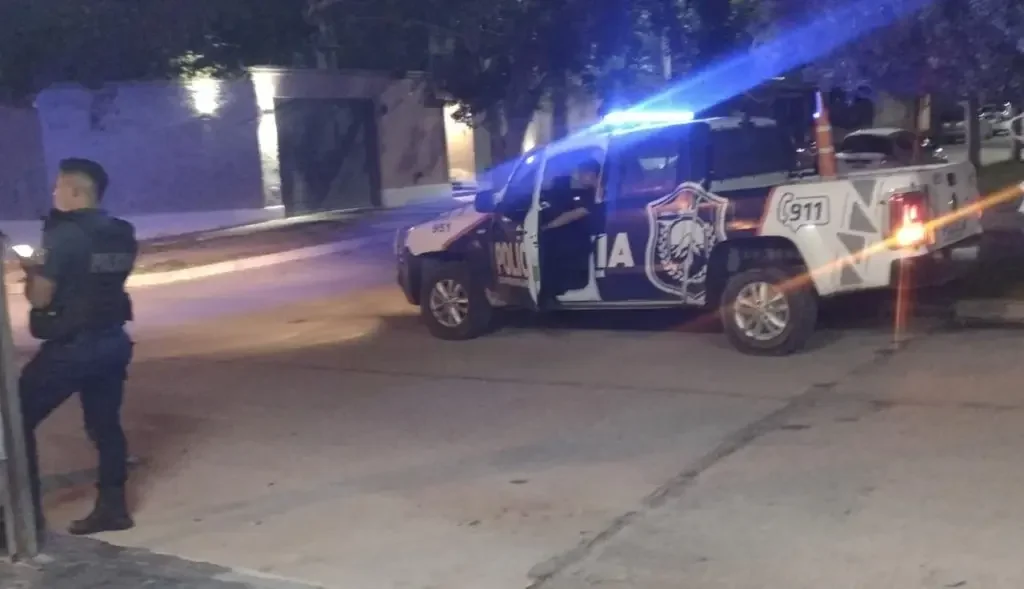 Accidente en avenida 1° de Marzo: motociclista de 51 años sufre fractura grave