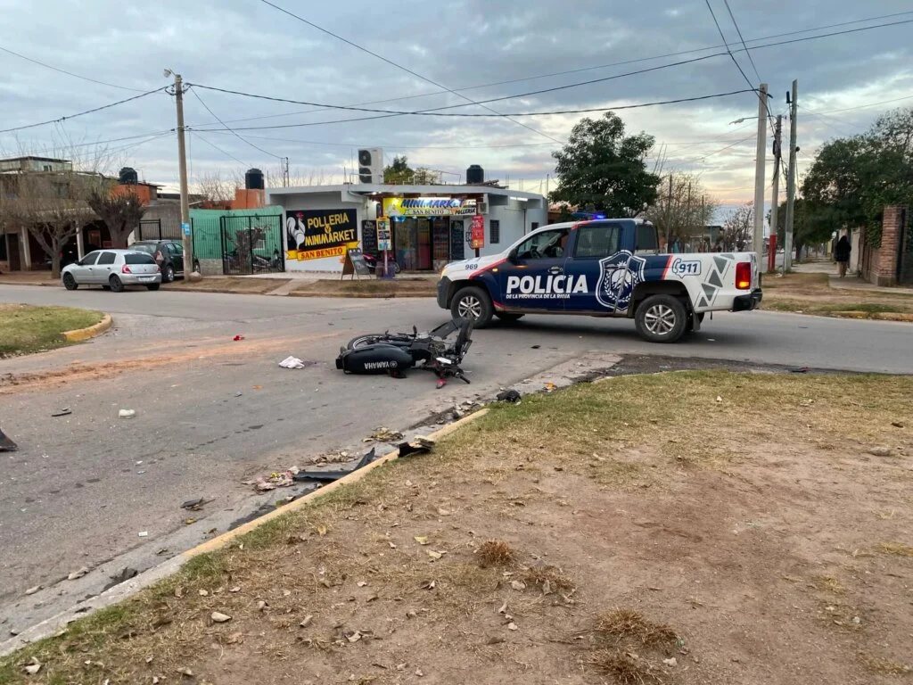 Accidente en calle Agüero Vera causa lesiones y complica el tránsito en La Rioja