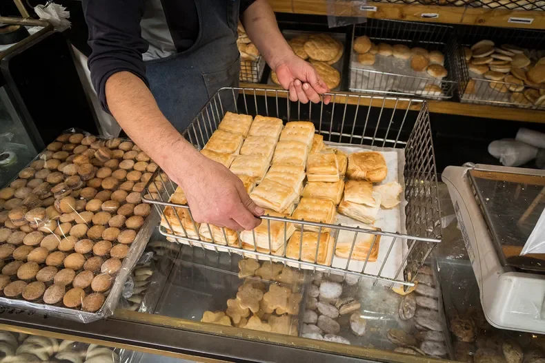 Afectados por el aumento del 20% en el pan: vecinos de La Rioja buscan alternativas.