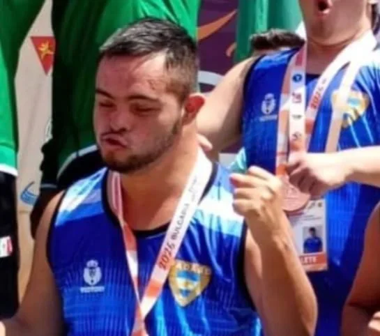 Benjamín Suares se destaca con bronce en el Mundial de Atletismo en Bulgaria