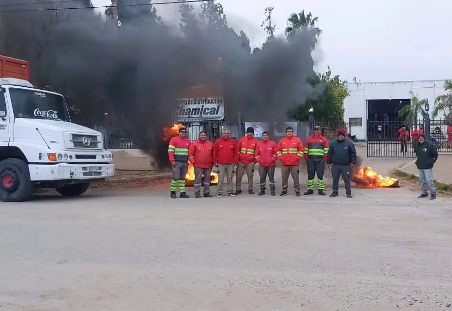 Camioneros de Chamical finalizan protesta tras asegurar el pago de salarios