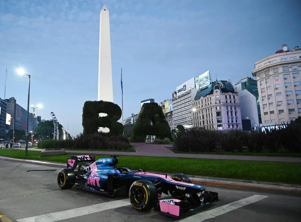 Colapinto, el primer argentino en competir en F1, se presenta en Palermo