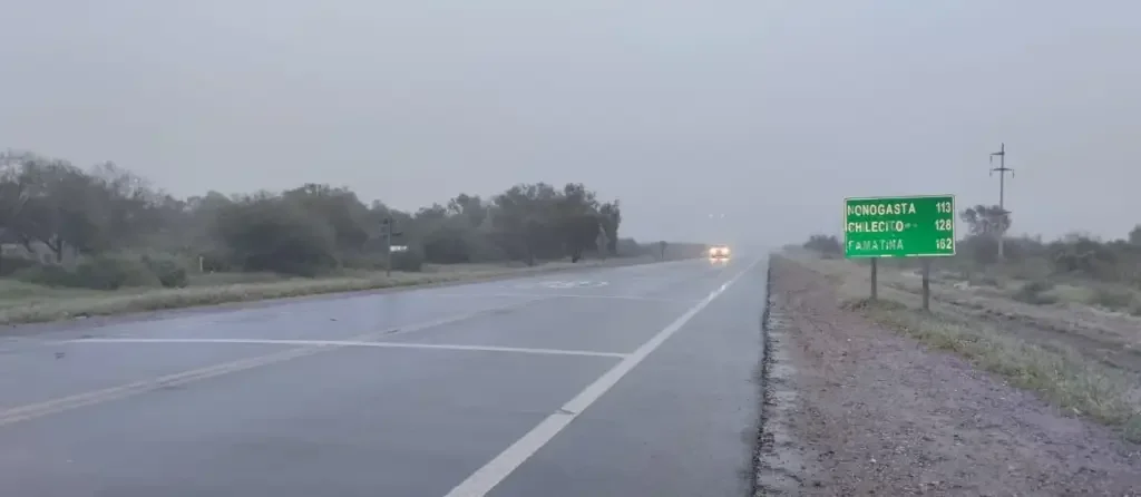 Condiciones climáticas adversas: niebla y llovizna afectan la circulación en rutas riojanas
