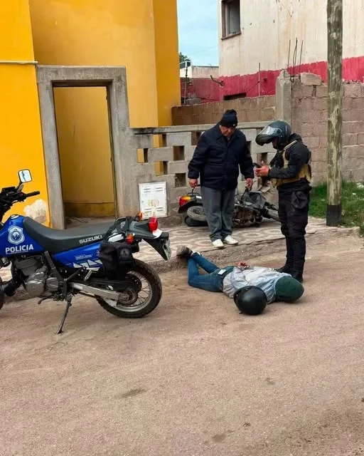Conductor de Uber Moto arrestado tras robo de celular a pasajera en La Rioja
