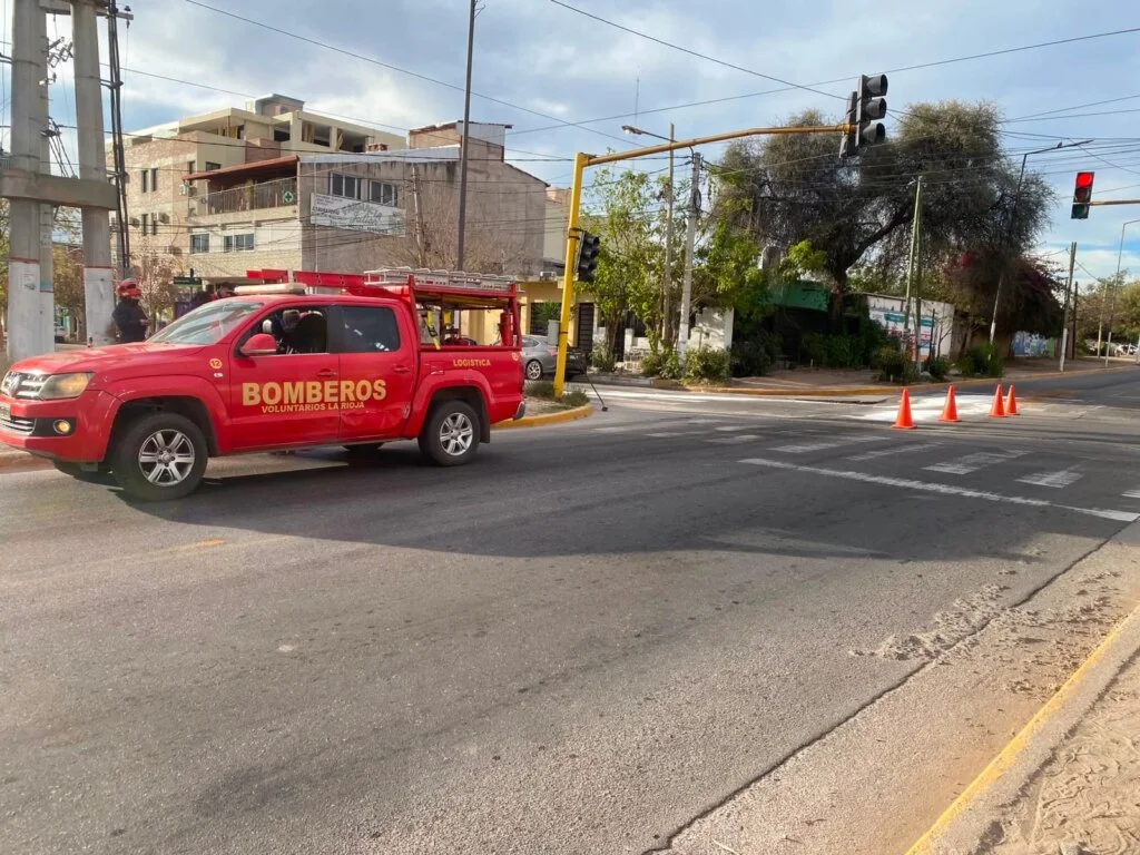 Derrame de combustible provoca accidente en barrio Matadero: dos heridos