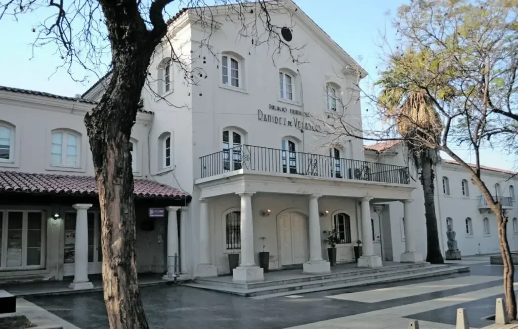 Despido en el Municipio: chofer arrestado por estafas genera polémica