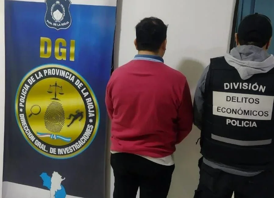 Docente detenido en La Rioja: acusaciones de estafas en trámites universitarios y viviendas