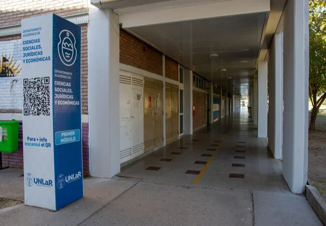 Docentes de la UNLaR se movilizan por salarios justos en paro de cinco días