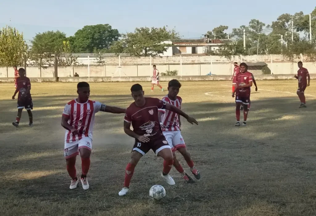 Empate sin goles en la Liga Riojana: Estudiantes e Independiente no se sacan diferencias