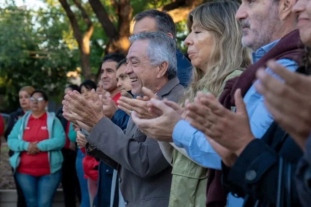 Empleados públicos de La Rioja recibirán aumento salarial y bono extraordinario